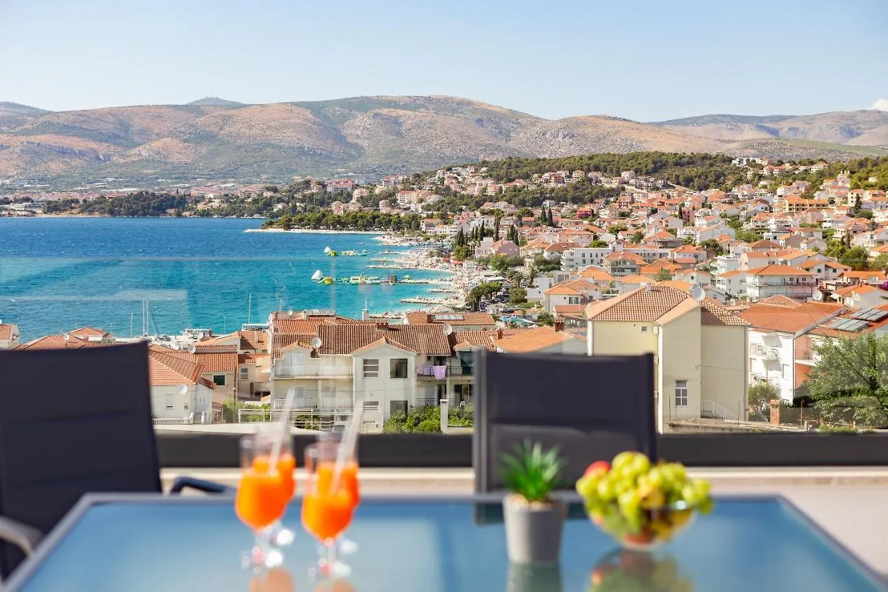 Luxury Apartment Dreams In Okrug With Swimming Pool, Sea View, Wifi, Parking Trogir Croatia