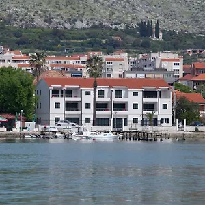 Apartment Svjetlana, Trogir