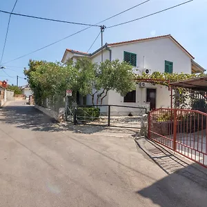 And Ruza Trogir