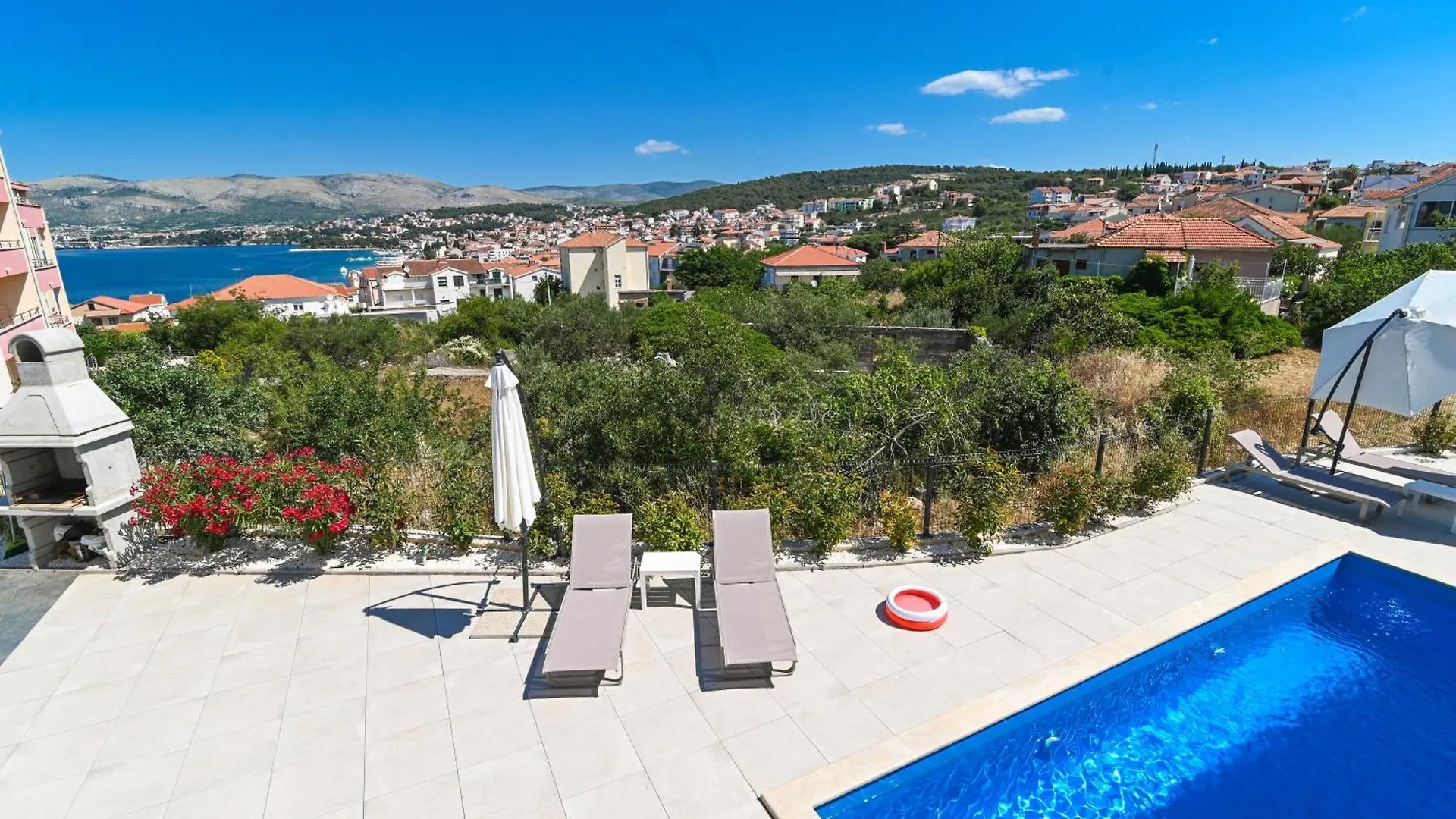 Luxury Apartment Dreams In Okrug With Swimming Pool, Sea View, Wifi, Parking Trogir Croatia